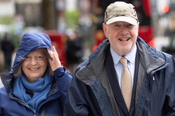 Post Office campaigner Sir Alan Bates and Suzanne Sercombe who have married on Sir Richard Branson's Necker Island