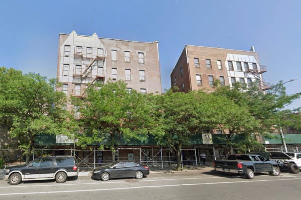 Investigators outside 2157 Southern Boulevard building in East Tremont wher<em></em>e a 10-year-old girl allegedly fell to her death