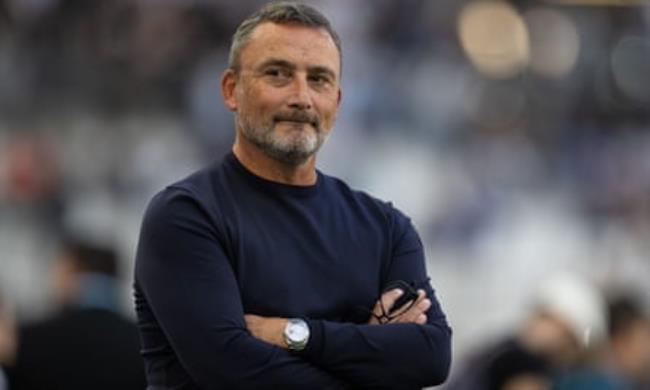 Franck Haise looks on prior to the start of the Ligue 1 match between Marseille and Nice