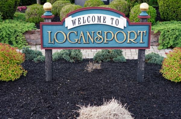 A "Welcome to Longansport" sign