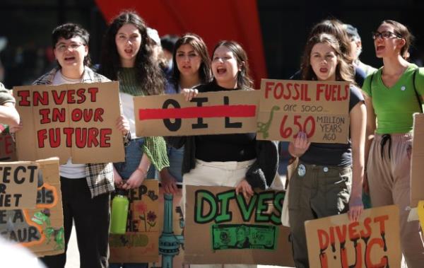 Enviro<em></em>nmental activists chant in Chicago's Federal Plaza during a downtown rally on April 19, 2024. (Chris Sweda/Chicago Tribune)