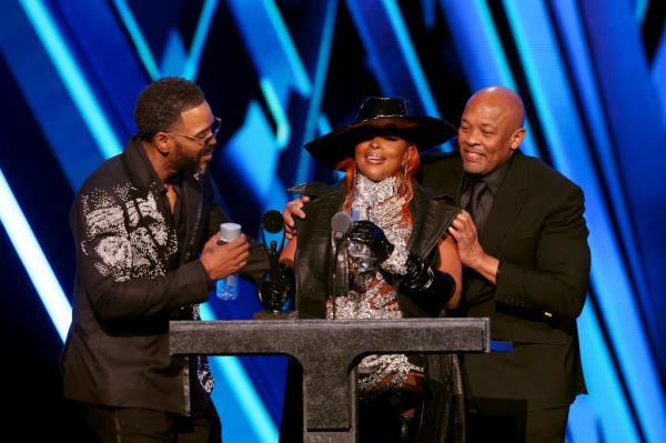 Method Man and Dr. Dre embrace Mary J. Blige as she is inducted into the Rock & Roll Hall of Fame.