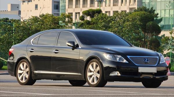 Black Lexus LS 600h parked