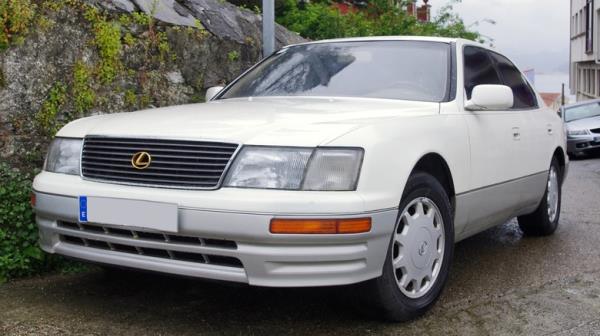 White Lexus LS 400 parked