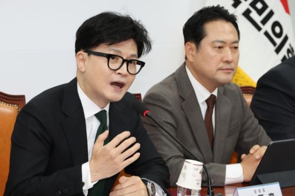 People Power Party Chair Han Dong-hoon speaks during the party’s Supreme Council meeting held at the Natio<em></em>nal Assembly in western Seoul on Monday. (Yonhap)